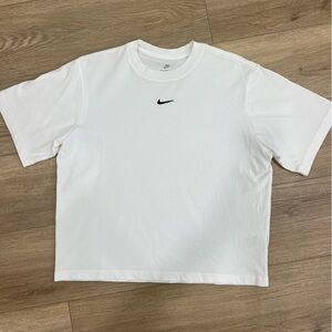Women’s The Nike Tee